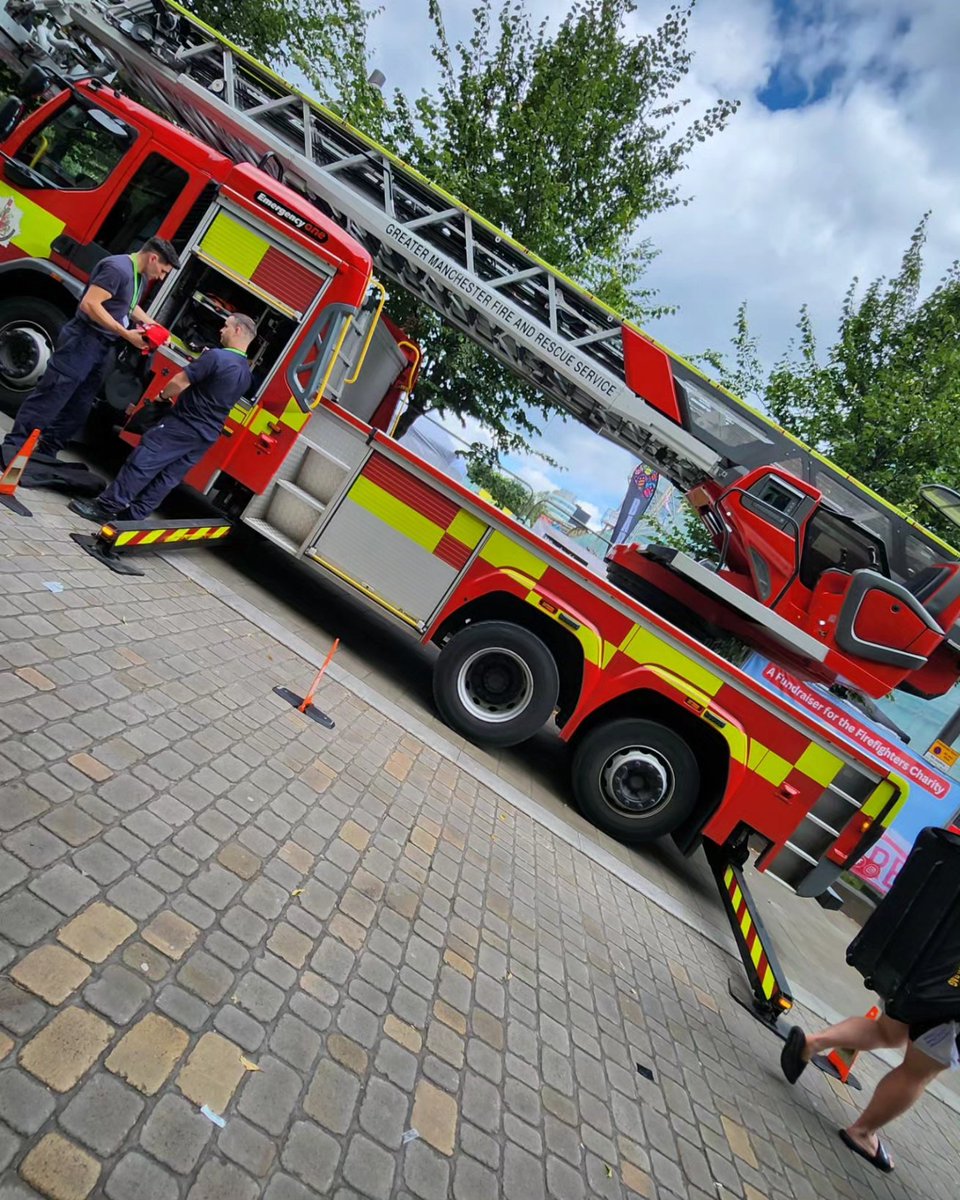MelissaBowkerX's tweet photo. Manchester Day 📍
@manchesterfire Firefighter challenge, A few zoo animals, Capri beach & some tuna pasta salad on Cathedral gardens. #ManchesterDay #slimmingworld #manchesterfire #WeekendVibes #dayout #greatermanchesterfireservice #manchestercouncil https://t.co/Ao0b6rHEDg