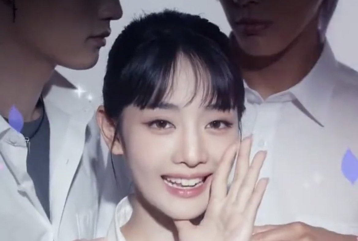 GidleAesthetic's tweet photo. Minnie's hands, back, collarbone, and teeth each have their own fandom and I'm in that fandom https://t.co/FPSSozNO0x