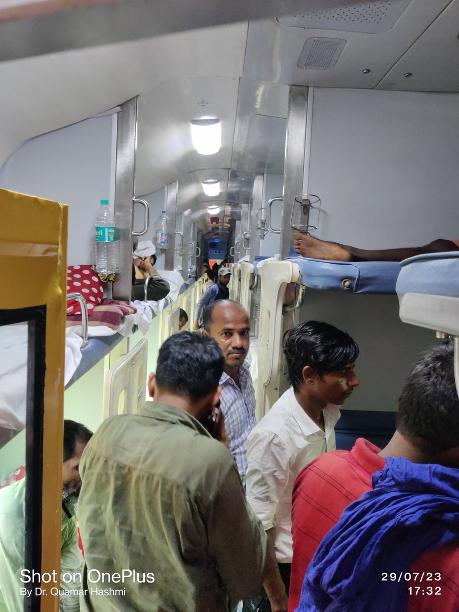 hashmiquamar's tweet photo. Ac is not working in whole Train from ambala..Panic condition at old delhi railway station.. whole passenger in pathetic condition l
Plz resolve issue asap @RailNf @RailwaySeva @RailNf @EasternRailway @Central_Railway @RailMinIndia @AshwiniVaishnaw https://t.co/egmC6jzGVF