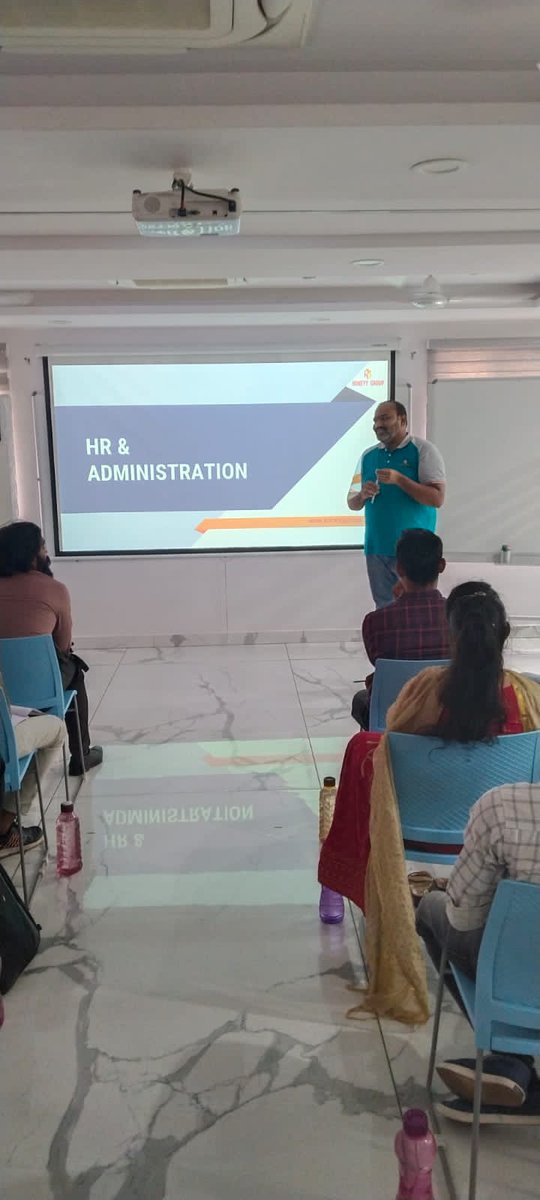 HoneyyGroup's tweet image. 🚀 Day 3 brings advanced training sessions! Our new employees are stepping up their game and preparing to contribute their unique talents to our company&apos;s growth. The future looks bright!
#newemployeeorientation #AdvanceTraining #SubjectKnowledge #newemployment