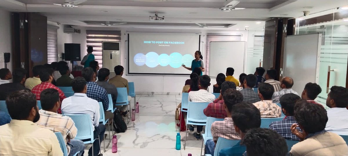 HoneyyGroup's tweet image. 🚀 Day 3 brings advanced training sessions! Our new employees are stepping up their game and preparing to contribute their unique talents to our company&apos;s growth. The future looks bright!
#newemployeeorientation #AdvanceTraining #SubjectKnowledge #newemployment