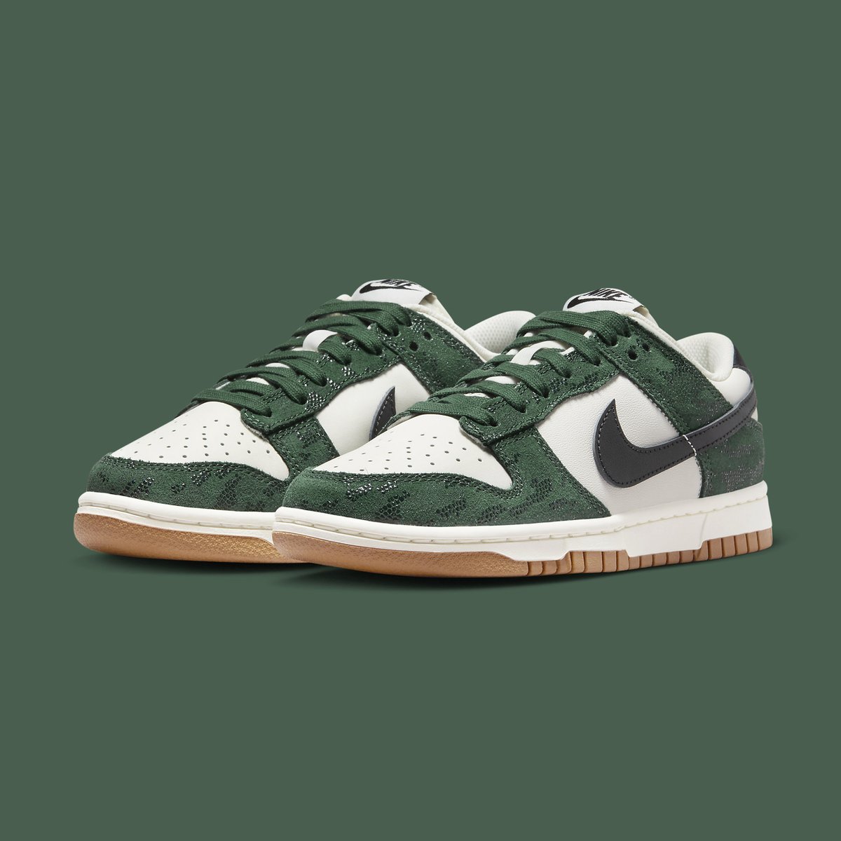 houseofheat's tweet photo. Official Images // Nike Dunk Low “Green Snakeskin” 🐍

SEE MORE: https://t.co/pi6egwb0qO https://t.co/1uG76CzbUK