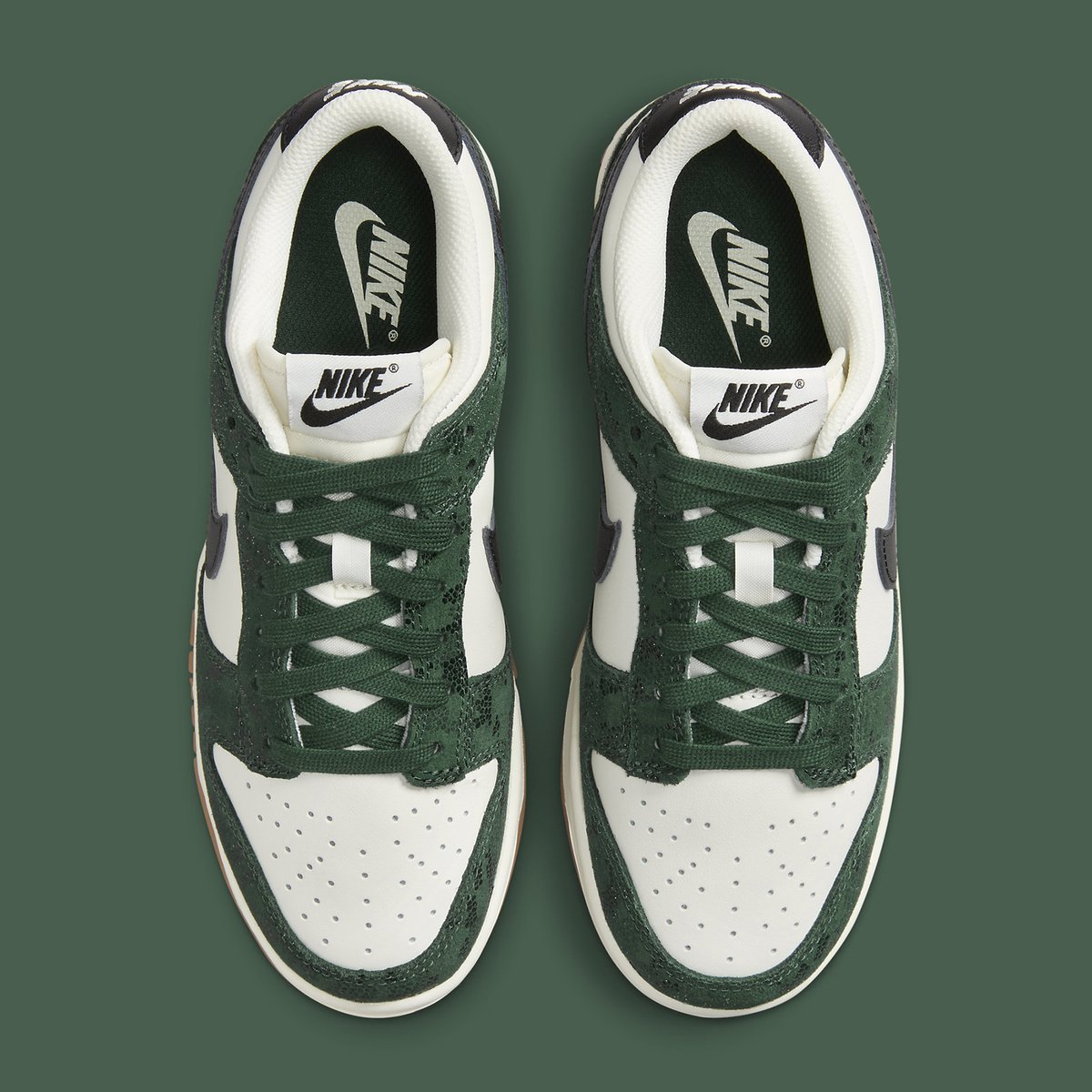 houseofheat's tweet photo. Official Images // Nike Dunk Low “Green Snakeskin” 🐍

SEE MORE: https://t.co/pi6egwb0qO https://t.co/1uG76CzbUK