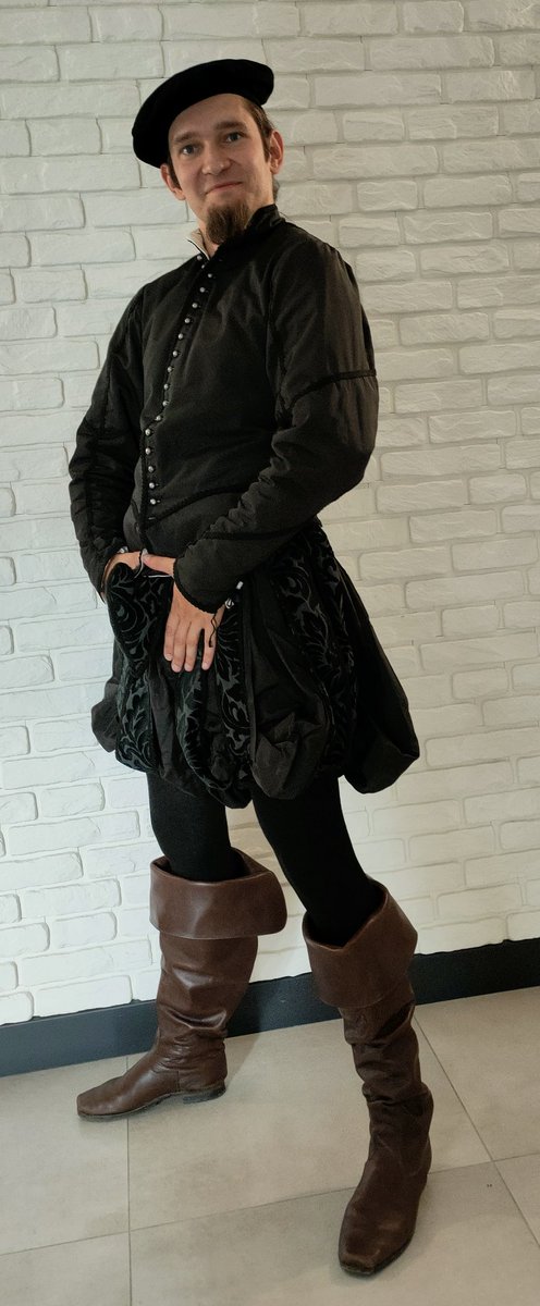ModelowyGracz's tweet photo. Gapisz mi się na saczek?
#renesans #taniec #taniecdawny #tancerz #saczek https://t.co/T0g0cnCrUK