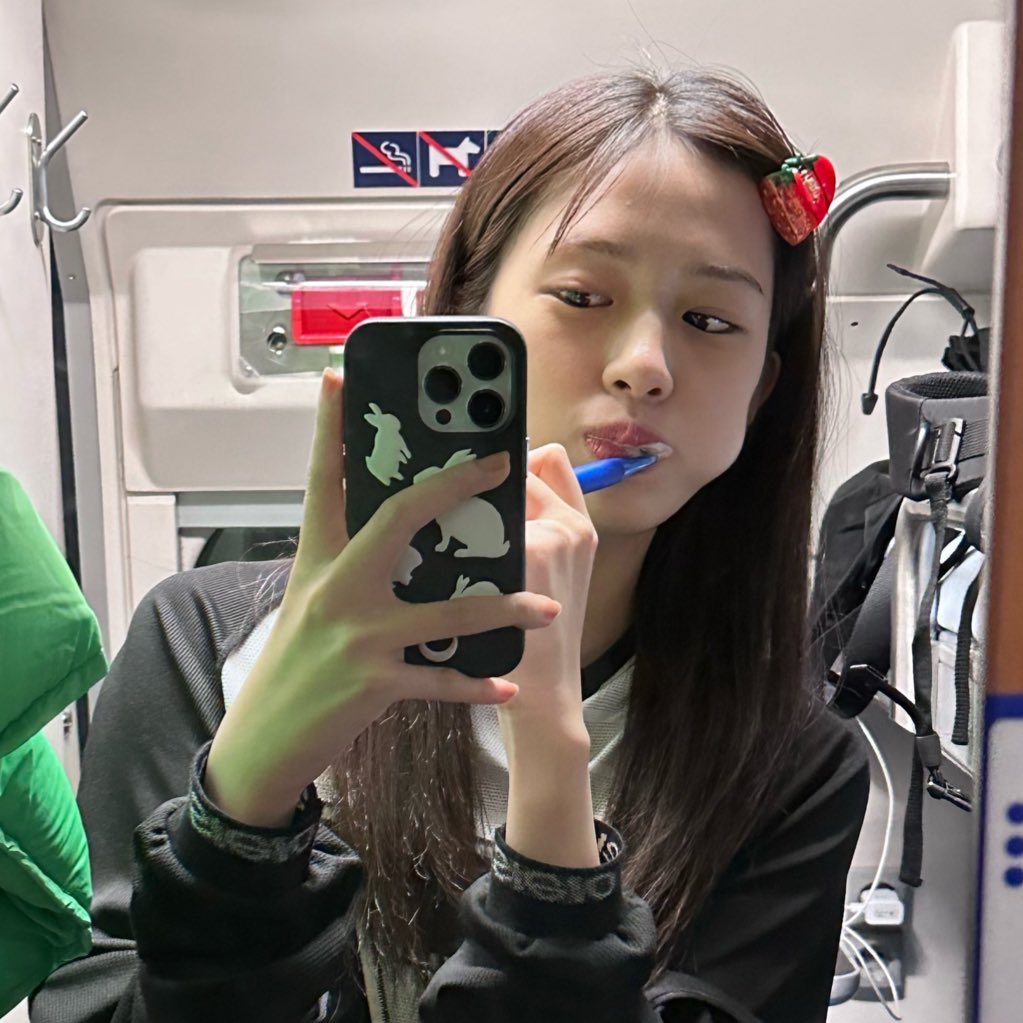 dearmyjinny's tweet photo. วาสใครจะได้ตื่นมาเห็นหน้ายัยน่ารักคนนี้แปรงฟันทุกเช้ากันนะ ㅠㅠ🪥🤍 https://t.co/wwCJd6AUgq