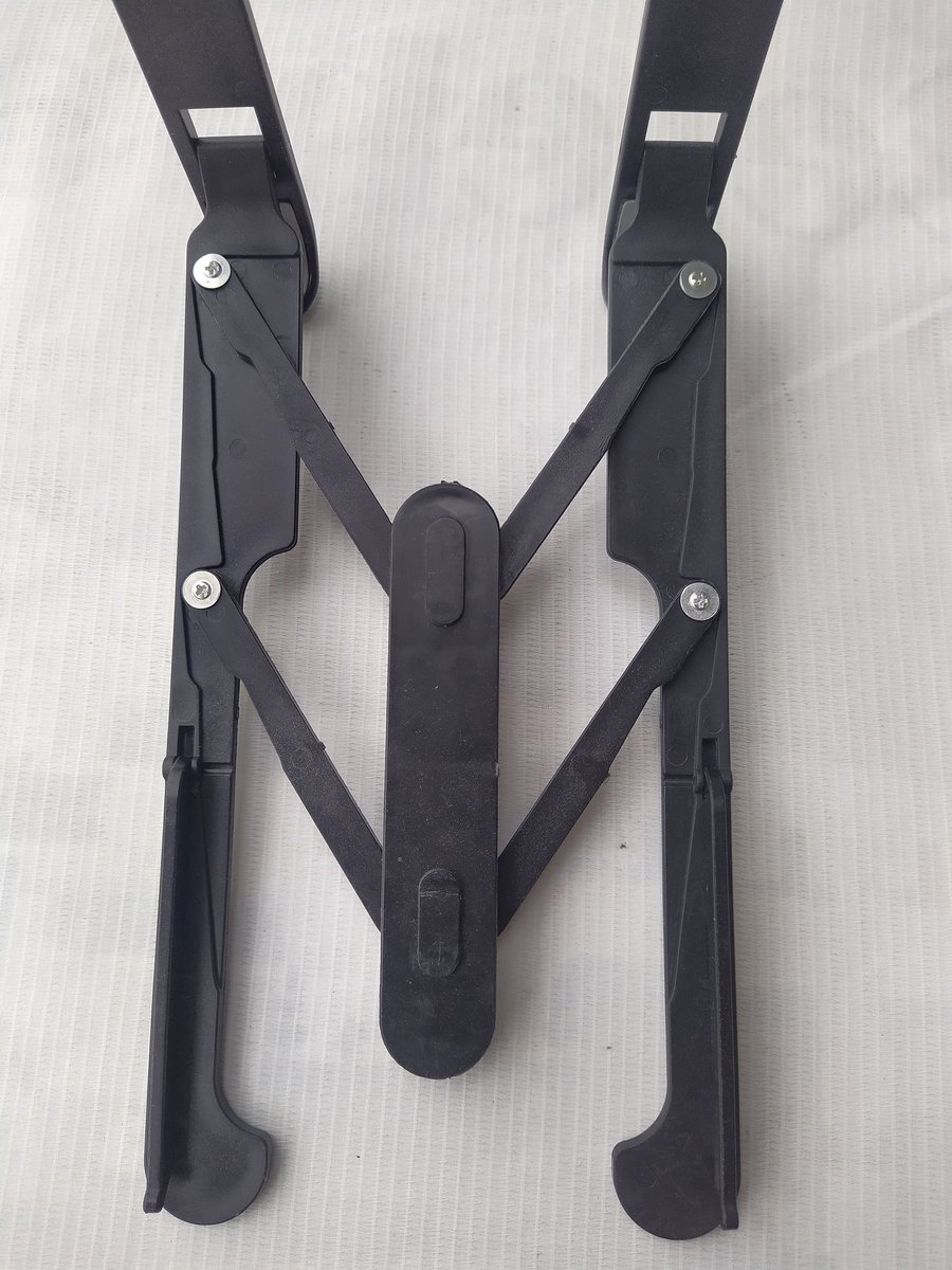 Tibet_Gyaltsen0's tweet image. 🚨 Disappointed with @BlueDart_ @BlueDartCares

Ordered a "Premium Laptop Stand" for Rs. 999, from Mysore but received a used and poor-quality product. 😡 Demand a full refund and apology! #CustomerExperience #PoorQuality #RefundNeeded