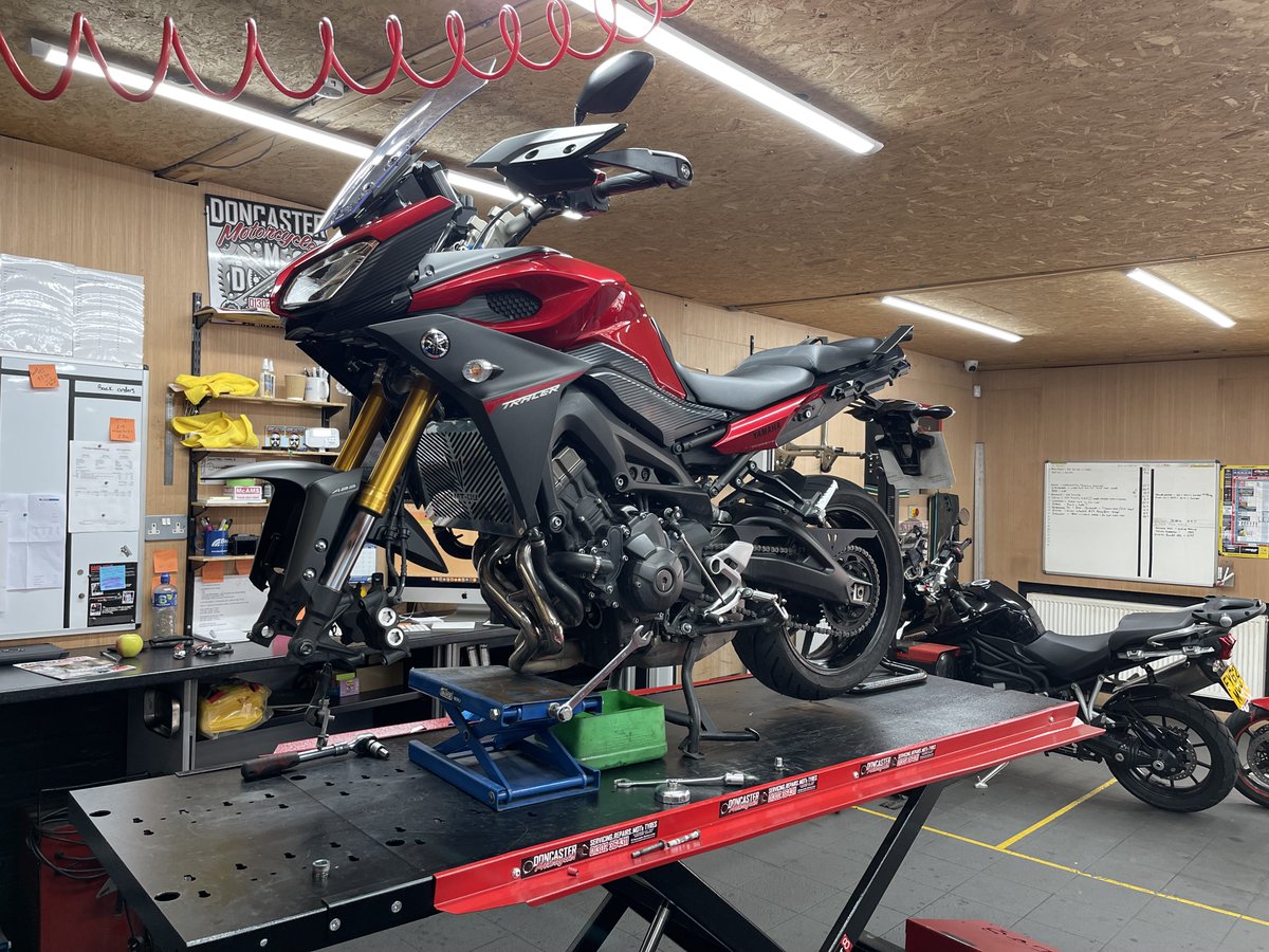 DMC_Motorcycles's tweet photo. Everybody in full flow this morning.
Full services, hoop swapping, basic services, electrical woes diagnosing, Mot's a plenty and a motor removal for some head work.
How is your Saturday going?
#doncastermotorcycles #motorcycle #motorcycles #motorcycleworkshop https://t.co/gYJaSXtbNh