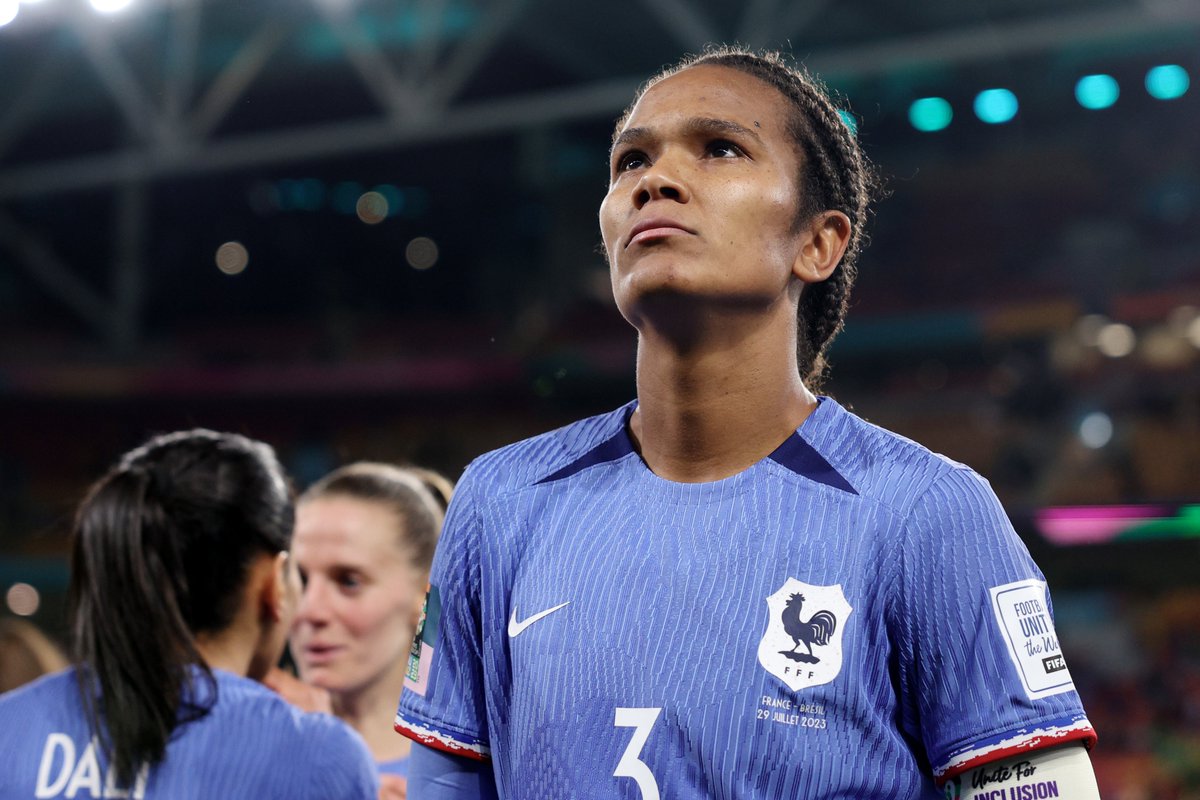 OptaJean's tweet photo. 5 - Buteuse pour la 5e fois de sa carrière en Coupe du Monde (la 4e de la tête), Wendie Renard est également devenue la joueuse avec le plus de minutes de jeu dans le tournoi avec la France dans l'histoire (1389 minutes). Taulière. #FRABRE #FIFAWWC https://t.co/9VavWYhk34