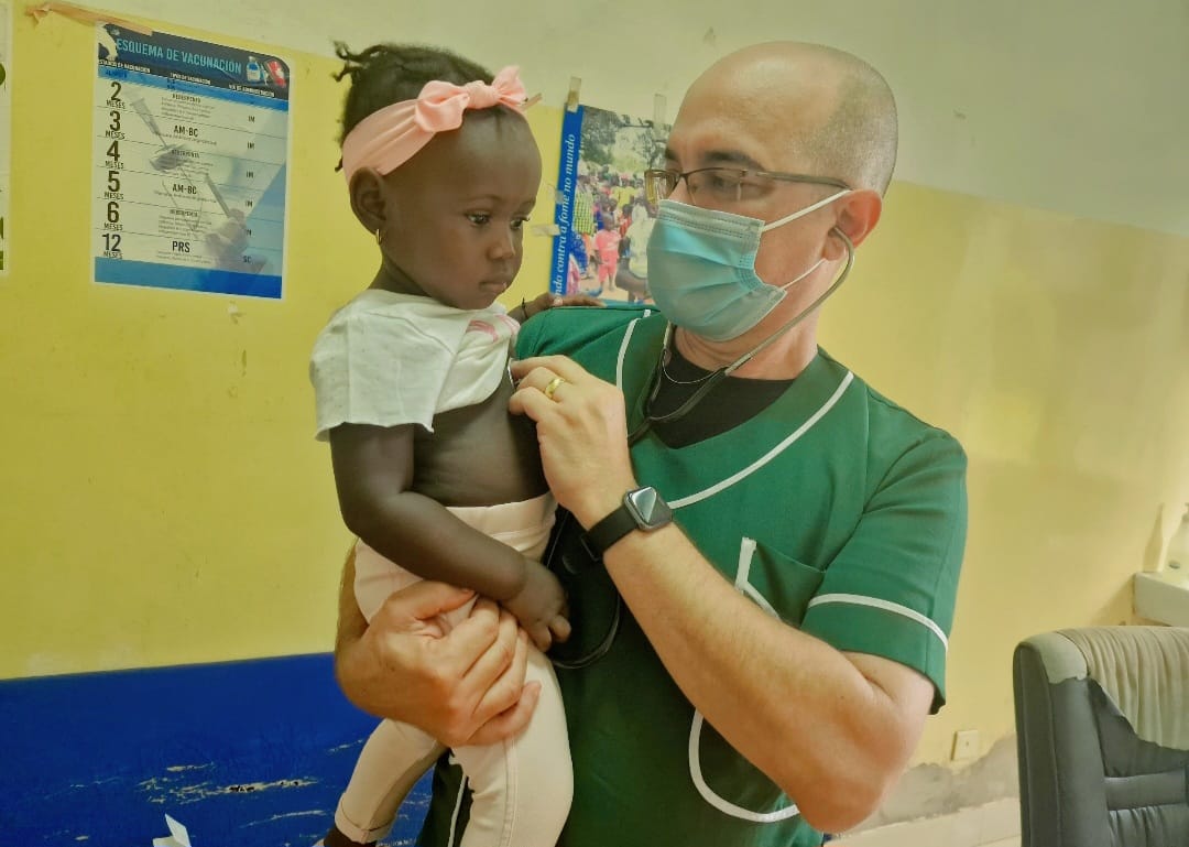 DrYusleivy's tweet photo. Profesionales de #PinardelRío continúan labores asistenciales en el Hospital Militar Principal del Sector Autónomo de Bissau en Guinea Bissau. 
En cada jornada, diseminan solidaridad y humanismo. 
#CubaCoopera #CubaPorLaVida https://t.co/b5oMZWvqg2