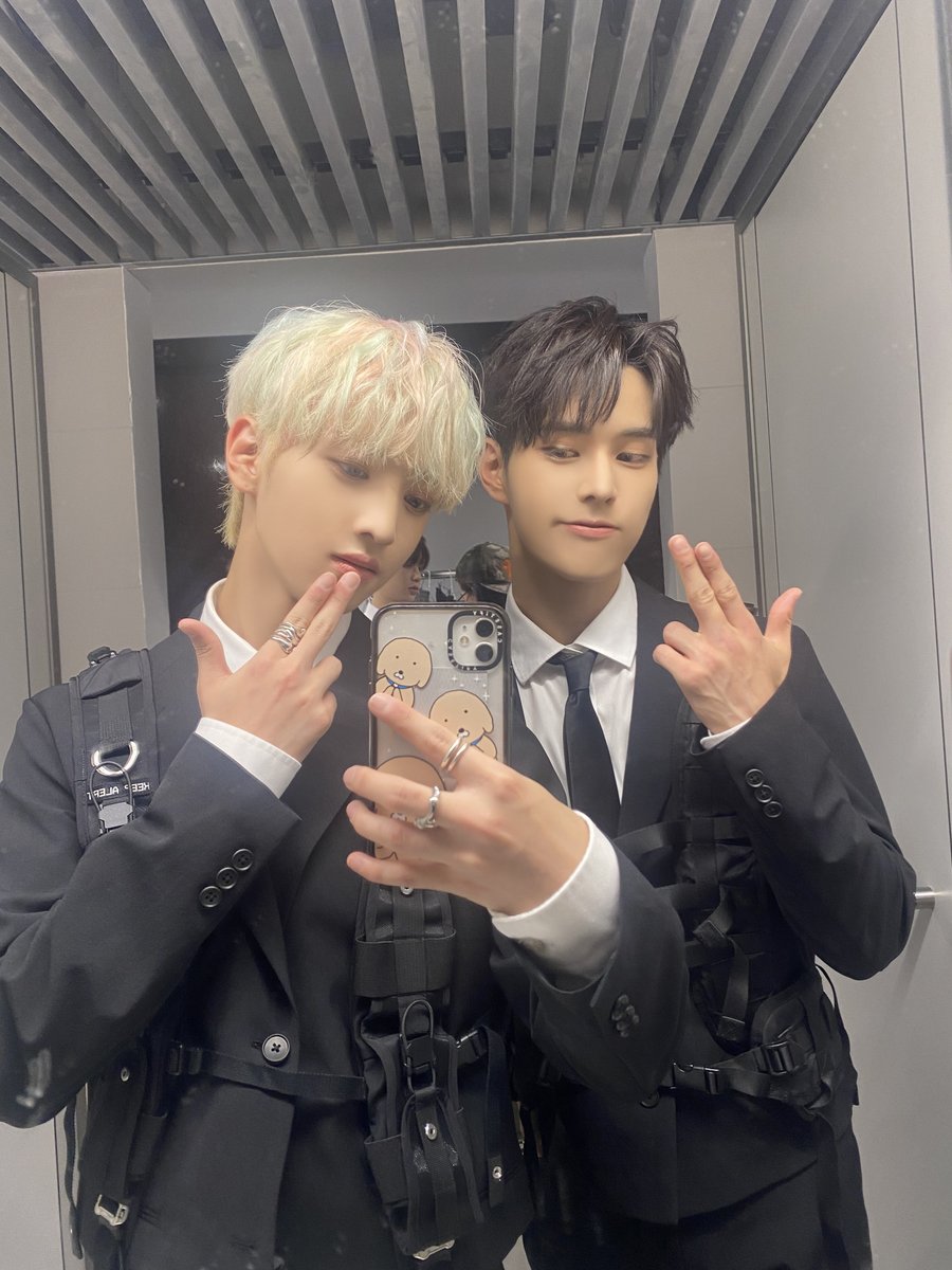 xikers_official's tweet photo. [#유준] 🖤 (feat.린식이형)
#xikers #싸이커스 https://t.co/dticfxFmTm