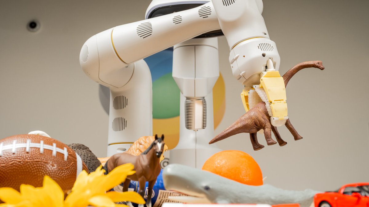 blrmagazine's tweet photo. Aided by A.I. Language Models, Google’s Robots Are Getting Smart
#tech #news #update #latestupdates #google #robort #smart #language #models #ai #ailanguage https://t.co/0YTMvV3suJ