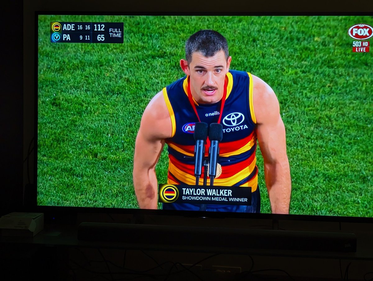 Aussie_Arch's tweet photo. Absolute masterclass from the Big Texan and a well deserved first Showdown medal with a bag of 7! Matty Crouch was huge, Dawse his usual brilliant self and Keaney making a good debut. Ledger sits at 27 wins each. Brilliant night @Adelaide_FC
#Showdown54 #weflyasone https://t.co/kOXcRXCreE