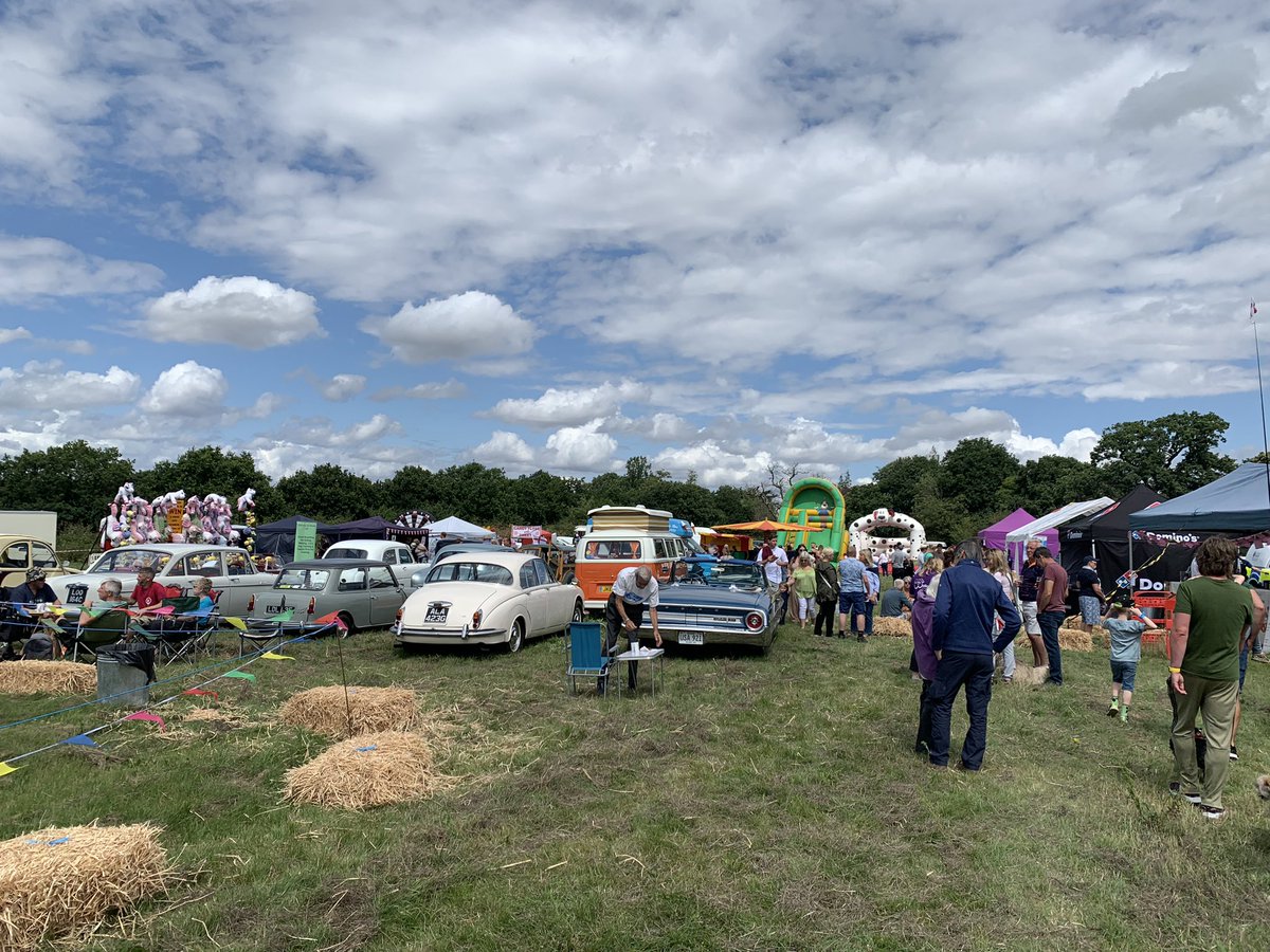 CllrWillRussell's tweet photo. Navestock Village Show & Country Fair. Well worth a visit if your are in the area. #splattherat #classiccars #music #community #fun #brentwood https://t.co/aGS7RIArDs