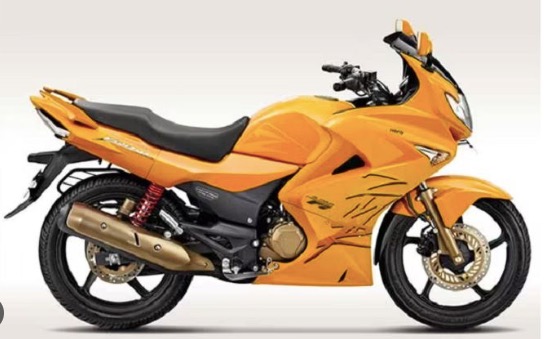 iamKruzZ's tweet photo. Missing the stunning looks and power-packed performance of Karizma! 🏍️ Hoping to see it make a grand comeback soon! 🤞 #LegendsofKarizma @heromotocorp https://t.co/IS1CATVjke
