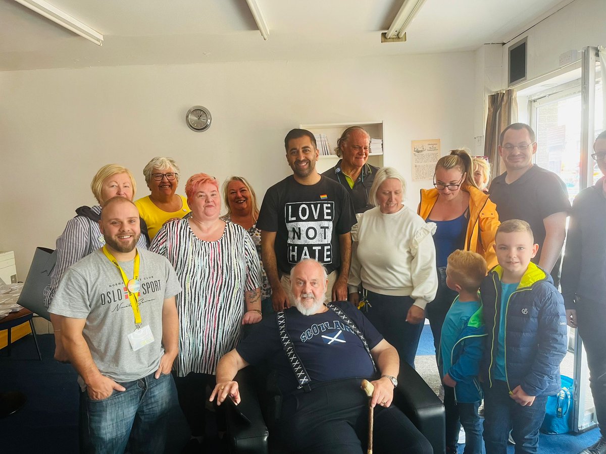justcarol12's tweet photo. Brilliant to be with the #SNP today at #PrideHamilton great speech by @HumzaYousaf and was great to welcome him to the hub #ActiveSNP https://t.co/I2NkkYFst2