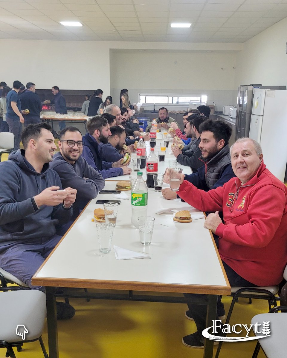 Continuamos brindando beneficios para todo nuestro equipo de trabajo!.
Inauguramos nuevo salón comedor en el Complejo Industrial de Laguna Larga, optimizando y favoreciendo así el desempeño y la buena dinámica laboral.

¡SEGUIMOS CRECIENDO!! 👏👏👏💯💯💯