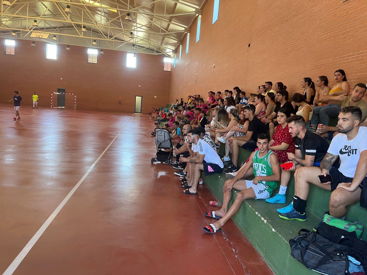 CDHERNAN_CORTES's tweet photo. Imágenes del torneo de 12 horas.Fenomenal organización del torneo.El @CDHERNAN_CORTES dispuso del servicio de barra.El club no para de buscar formas de generar.Recordamos que somos una población menor de 1.000hab.Y peleamos contra municipios q nos cuadriplican en recursos. https://t.co/XXBtAoYO06