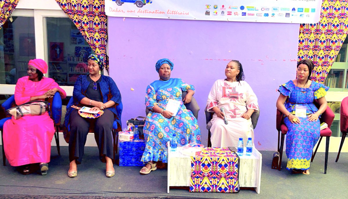 AichaDiarra2's tweet photo. Festival international de Littérature de Dakar. Panel sur le thème : L’écriture féminine contemporaine : défi ou affirmation.
Tabara Niang (Sénégal) Dieynaba Sarr (Sénégal) Aicha Diarra (Mali) Constance Komara
Tanella Boni (Côte d’Ivoire) Anna Ly (Sénégal). https://t.co/E4sSO7in1g