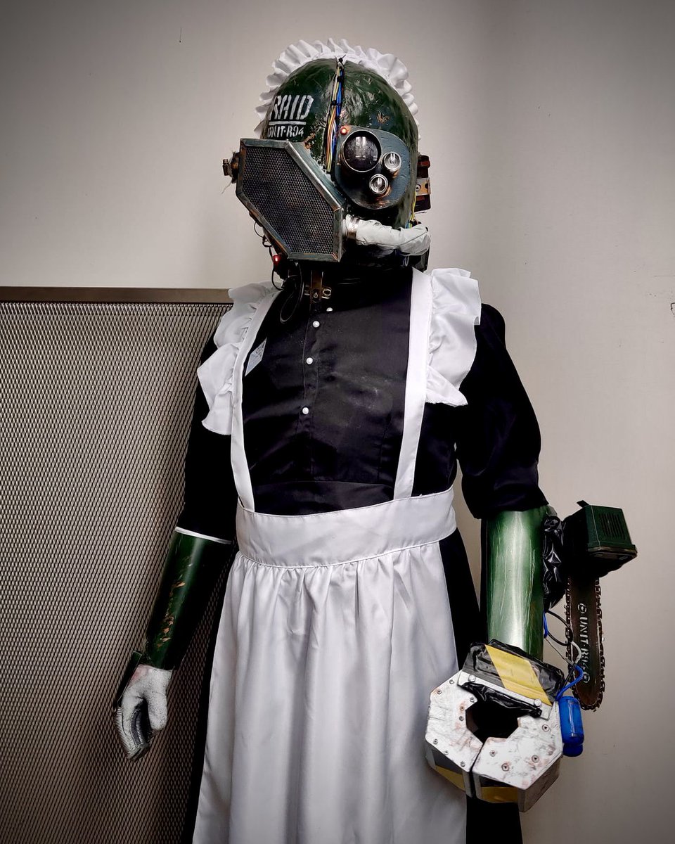 Annihilatron mk II palveluksessanne @ropecon Tämän tuho-robotin voi löytää <a href="/TeehuoneAisu/">Teehuone Aisu</a> la klo 16-18 ja su klo 11-14. Tervetuloa!
ropecon.fi/ohjelmat/teehu…