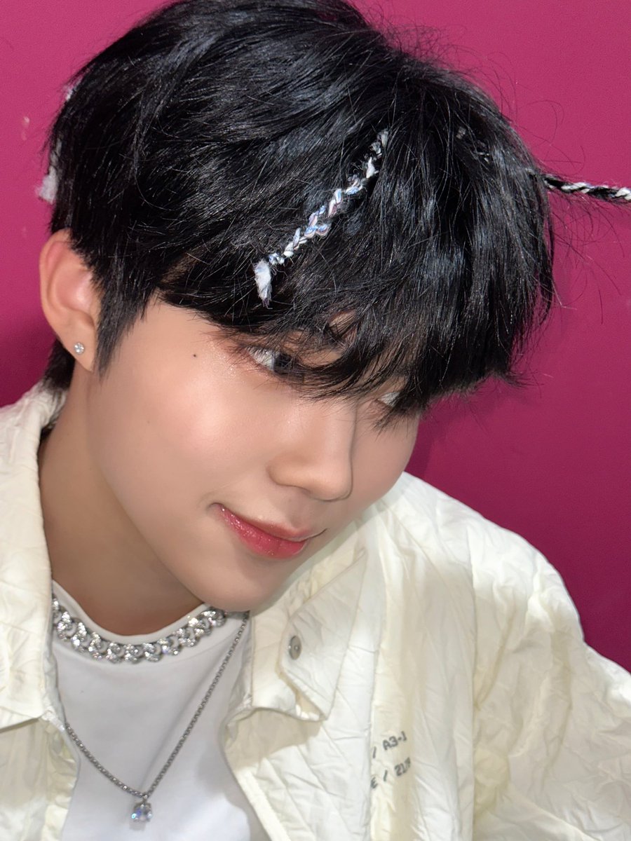 ZB1_official's tweet photo. _💌

제로즈들 오늘 행복한 하루로 만들어줘서 고마워요 언제나 함께하자 건강하고 맛있는 거 먹구 늘 사랑해 줘서 고마워요 더 큰 사랑으로 보답할게요 🤍

#PARKGUNWOOK #박건욱
#ZEROBASEONE #ZB1 #제로베이스원 https://t.co/UxslNWxICx