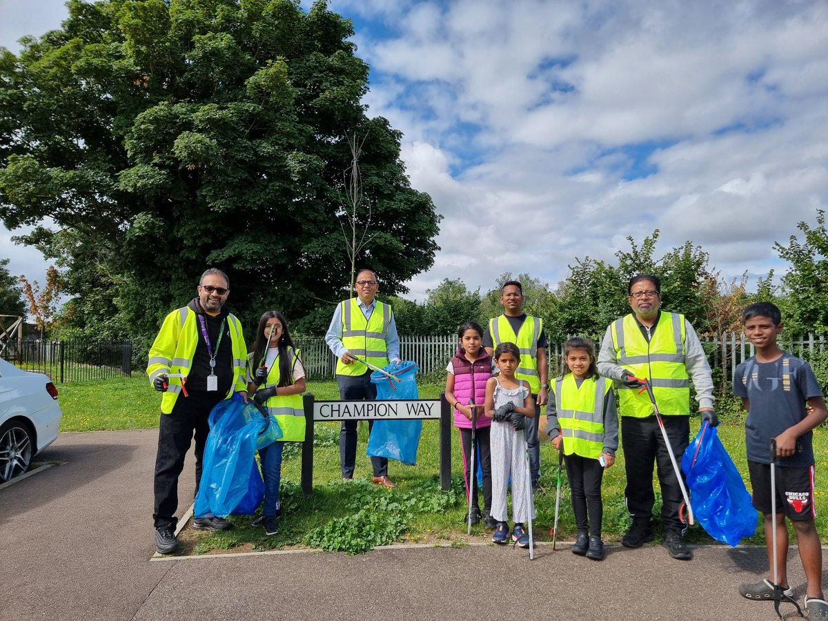 LabourCW's tweet photo. Thanks to everyone who joined us for a productive community litter pick today! Fly-tipping is a serious problem, but together we can make a difference. #KeepOurCommunityClean https://t.co/F6ry2v4JiT