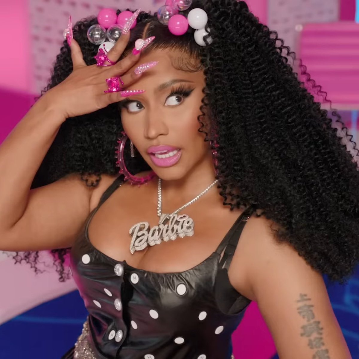 onikamagazinee's tweet photo. 🏆| Nicki Minaj officially becomes the first female rapper in history to earn 10 #1 songs on Billboard’s Rhythmic Airplay chart. https://t.co/plGY6rMWX9