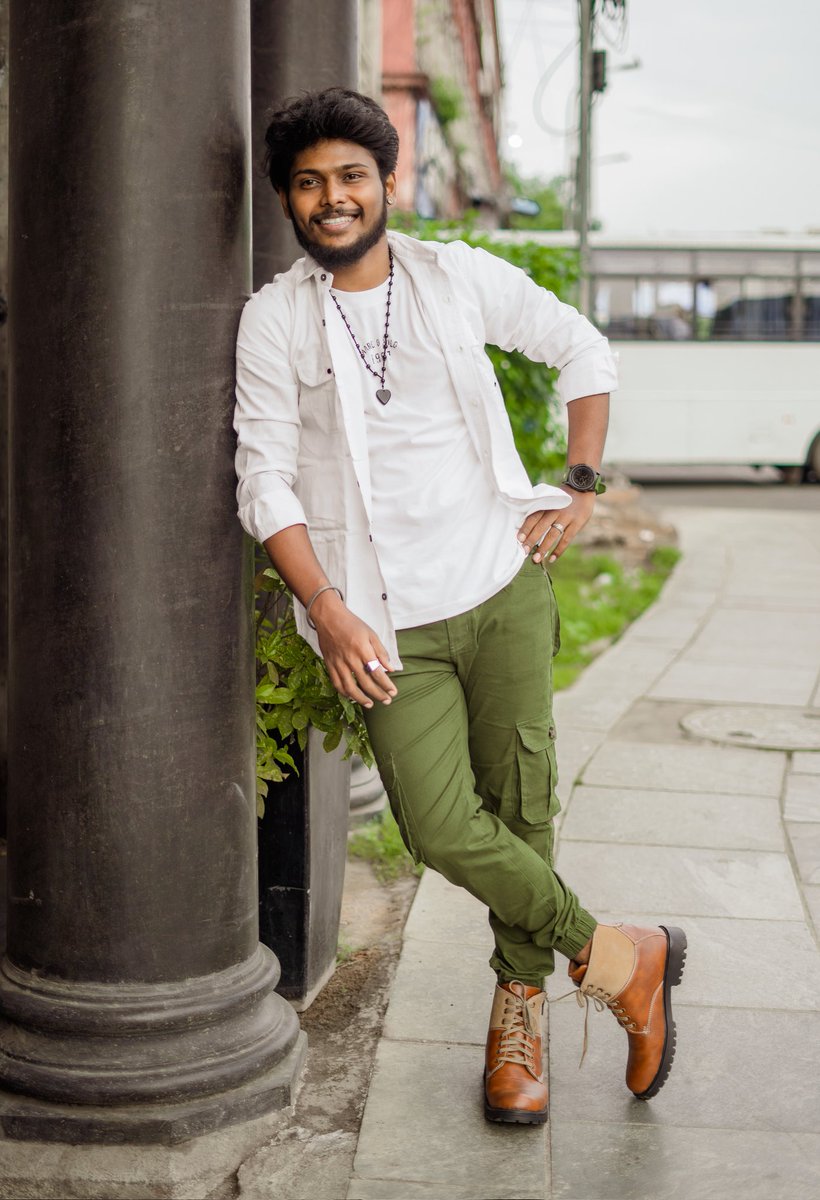 Ravi_vj_actor's tweet photo. Do all the good you can, for all the people you can, in all the ways you can, as long as you can.  
Happy Weekend🕺🏻🤍 #ravivjactor  

#ravivj #TwitterBird #HappyWeekend #SaturdayVibes https://t.co/1PfkK8a7Ht