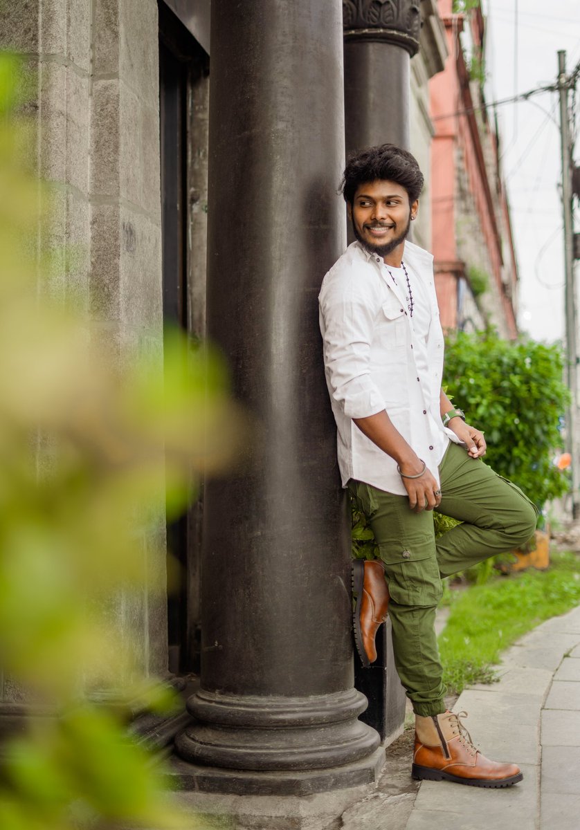 Ravi_vj_actor's tweet photo. Do all the good you can, for all the people you can, in all the ways you can, as long as you can.  
Happy Weekend🕺🏻🤍 #ravivjactor  

#ravivj #TwitterBird #HappyWeekend #SaturdayVibes https://t.co/1PfkK8a7Ht