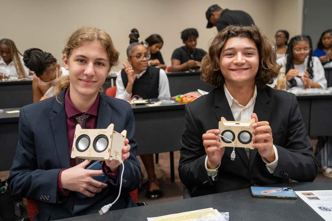 calvinmackie's tweet photo. students with practical knowledge and hands-on experience to ignite a passion for science and technology! 🚀🔬 Special Thx to LA State Representative @Rep_Miller for joining us!
#STEMforALL #YOUbelonginSTEM #RepresentationMatters #STEMNOLA #TRiOprograms #TalentSearch @stem_action https://t.co/mLLbOHNknk