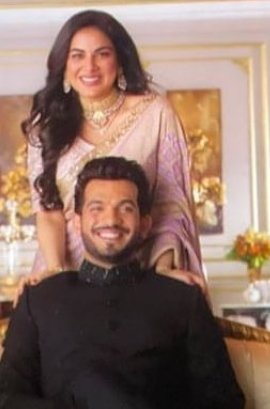 Anvi05S's tweet photo. There are two on-screen jodi now...
#DheeShra & #ShraJun π©·
What are your opinions about them? π€«
#ShraddhaArya
#DheerajDhoopar
#ArjunBijlani https://t.co/DgD10yHKTq