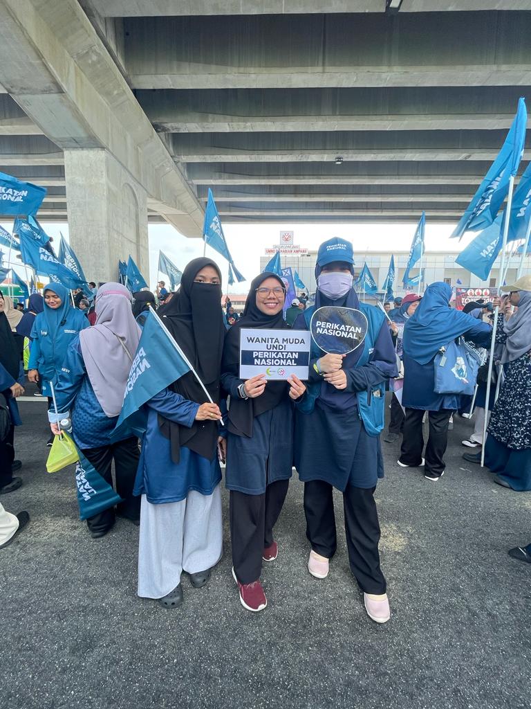 ATitiwangsa's tweet photo. [ SUASANA SEPANJANG PENAMAAN CALON DUN LEMBAH JAYA ]

#WanitaMudaMalaysia #UndiPN #PNtetapbest #SelangorSejahtera #PRN #AmeerahTitiwangsa https://t.co/En5j1gK9dP