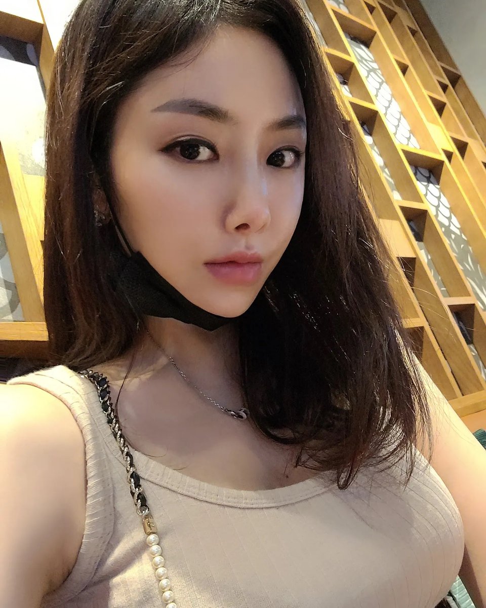 PeipeiPeiyi's tweet photo. Have a great weekend everyone! mistake cannot be undone just remember it and keeps going! #CoffeeTime #SaturdayVibes #Moody https://t.co/QCxK4jRhaO