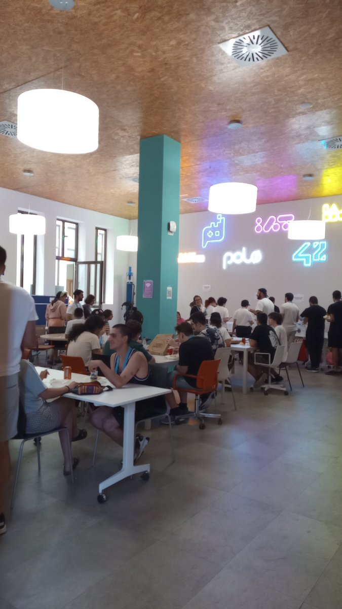 Descansito para comer🥘, reponer fuerzas y seguir haciendo jueguitos.

A las 20h podréis ver por el canal de Twitch oficial de la <a href="/MalagaJam/">MálagaJam</a> la entrevista a <a href="/GaymerEs/">Gaymer.es 🎮 🏳️‍🌈🏳️‍⚧️</a> y <a href="/FemDevs/">FemDevs</a> sobre la importancia de la mentoría y el asesoramiento en la jam.