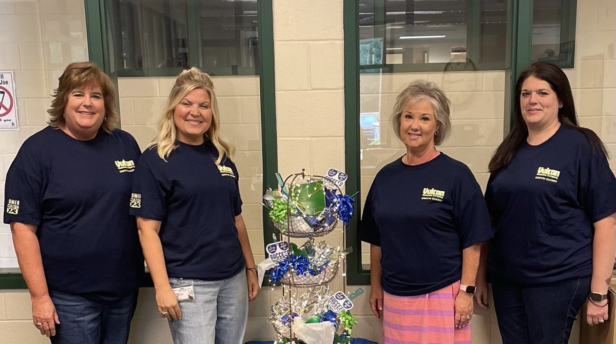 mremustangs's tweet photo. Representing Vulcan, Inc. T-shirts today! Thank you Anthony Spencer for always supporting and helping Moreland Road! We are thankful for your partnership! @mc_garvin @DrForehand @juliesteele123 @brantleyteacher #FirstClassLeaders #TheMustangWay https://t.co/OrL7jRxiVr