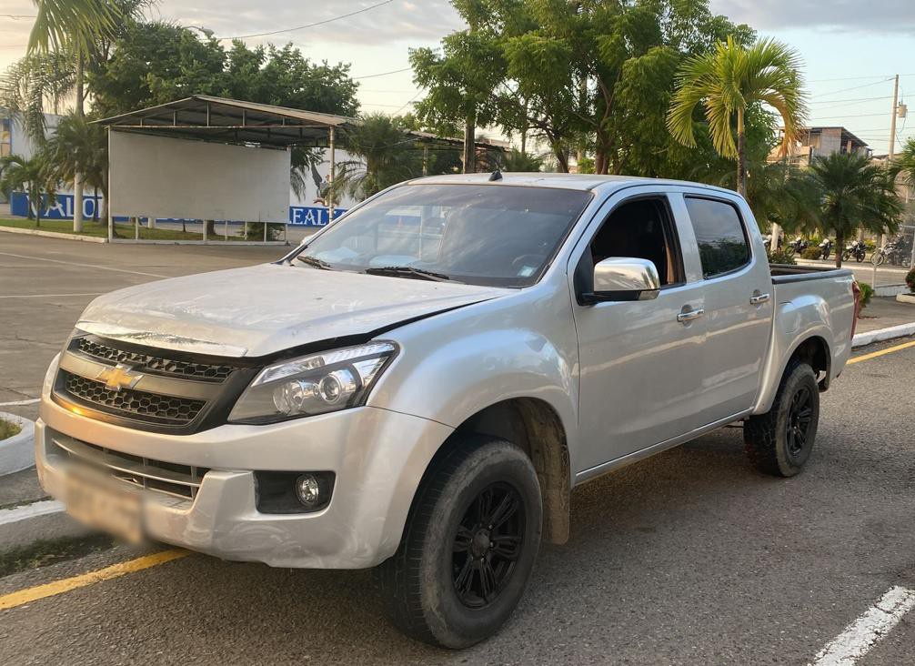 PoliciaEcuador's tweet photo. 2 PERSONAS APREHENDIDAS 

Por el delito de robo a vehículos, accesorios y autopartes, en #ElOro Machala. 

👉 Se recuperó una camioneta.

#EjeInvestigativo
#TrabajamosPorTuSeguridad https://t.co/SMdw1WBHpU