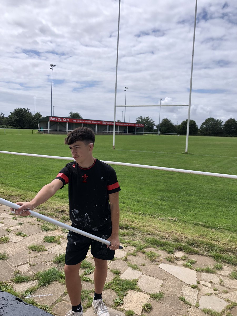 BenjaminMSmith's tweet image. Looks like someone needs to improve their painting skills or get a new @MacronSports @WelshRugbyUnion training top 
#Painting #rugbyclub @CHEPSTOWRFC @WRU_Community