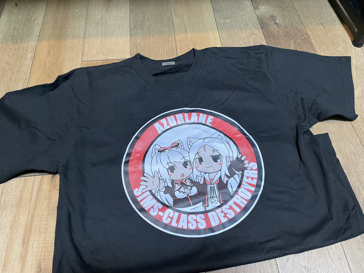 「コミケ当日着るシャツと見本誌が届いた!!」|デドルディのイラスト