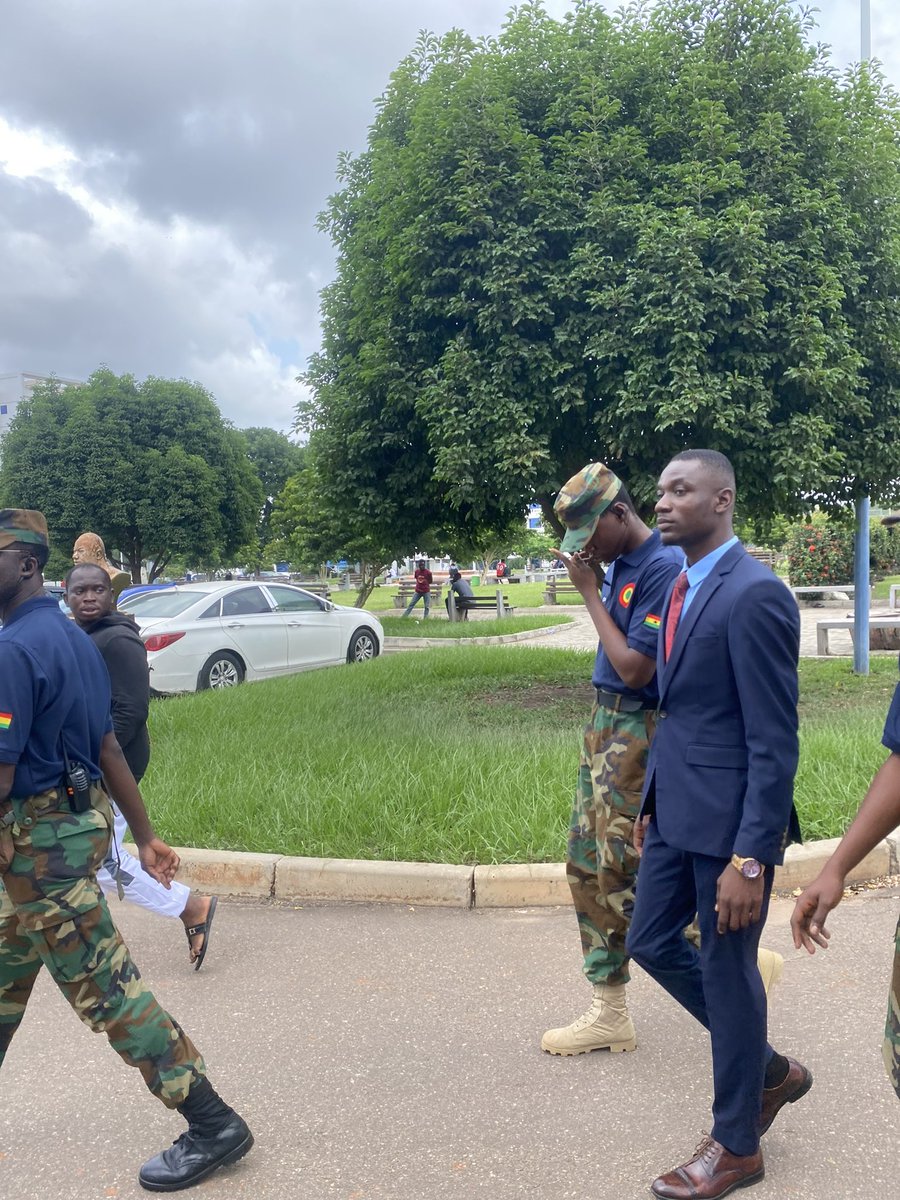 _mr_ask's tweet image. A chicken with beautiful plumage does not sit in a corner! 

#TheMission
#Purpose