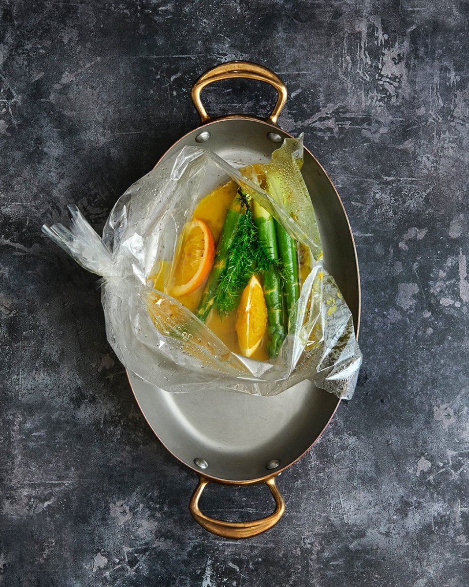 LeComptoirLDN's tweet photo. Preparing our green asparagus, orange and gin sabayon sous-vide to bring out the best flavours of this dish.

Book your table via the link in bio. https://t.co/QIIYIazLSO