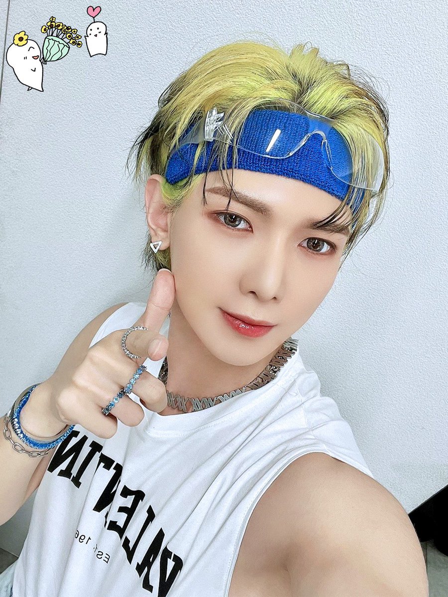 ourpado's tweet photo. 오 ㅁㅊ 여우즈 워터밤 셀카 💙💙💙 https://t.co/MlNnLqVlM1