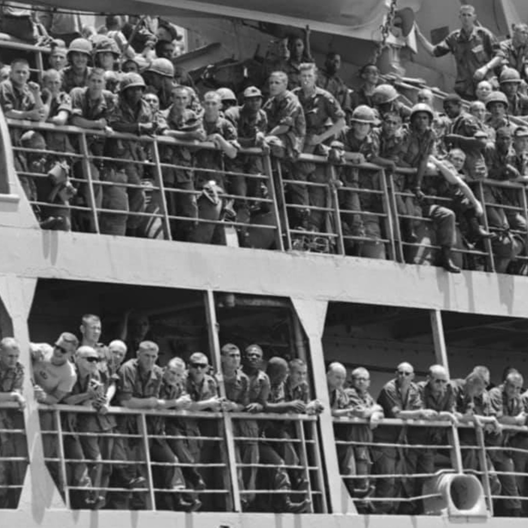 NineLineApparel's tweet photo. July 29, 1965 - The first 4,000 paratroopers of the 101st Airborne Division arrive at Cam Ranh Bay. A demonstration jump was made immediately after arriving.
#ninelineapparel #101stairborne #101stairbornedivision #usarmy #usarmyhistory #onthisday #vietnamwar #screamingeagles https://t.co/GlF3LOEU4J
