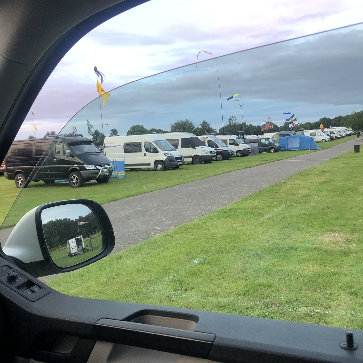 Arriving at the Vanlife &amp; Overlander Festival at Newbury Showground 🚐
