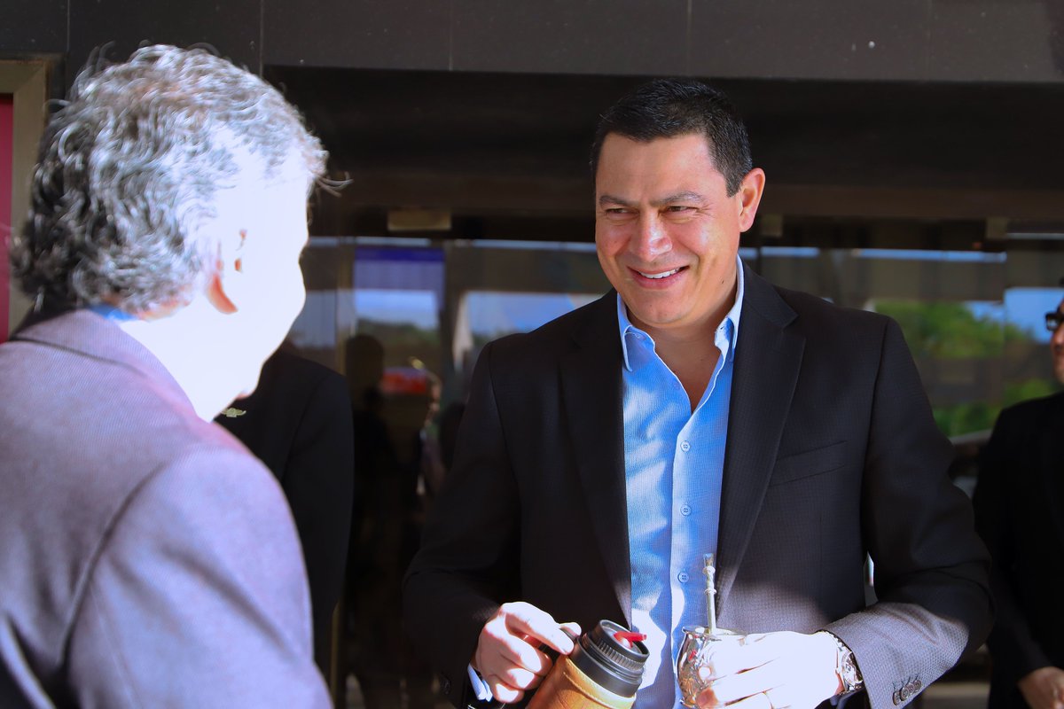 En compañía de la futura primera dama, Leticia Ocampos, estamos verificando los trayectos que recorrerán las delegaciones diplomáticas durante el traspaso de mando en Paraguay. Luque será el portal de entrada a este importante acto y nos ponemos a disposición para sumar en todo.