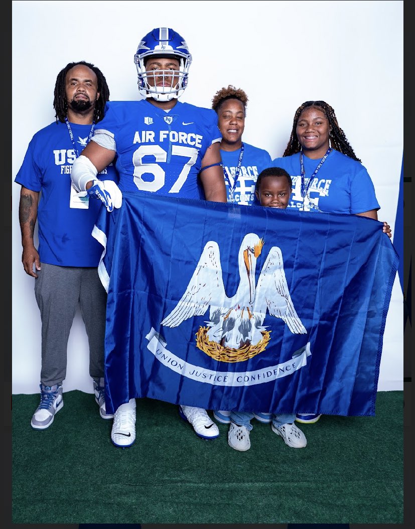 Raymond_67_'s tweet photo. #AGTG After a Great visit to Colorado Springs, CO I have decided to commit to The United States Airforce Academy @awestbankthing @Shaw_Gridiron @CoachLobotzke @RecruitLouisian #BoltUp #Diesel 📍HOME https://t.co/mmH6xEHDIW