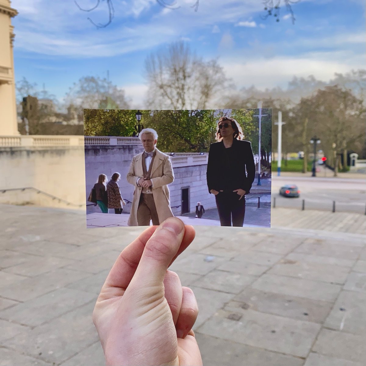 thomasduke98's tweet photo. Aziraphale &amp; Crowley exploring the Earthly streets of London 😇😈 #GoodOmens https://t.co/f1UQEuRo38