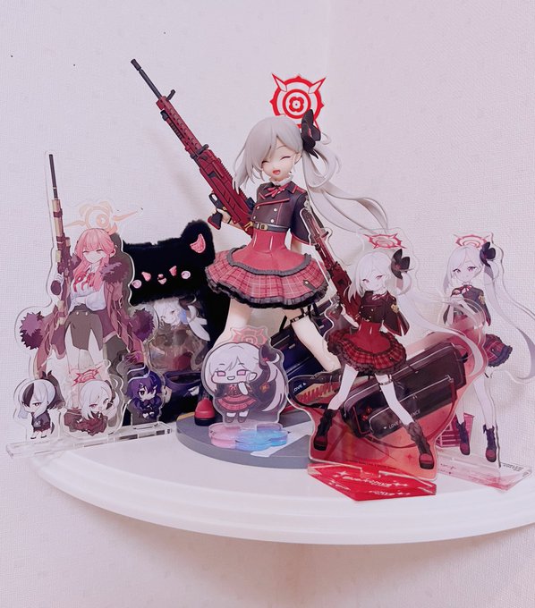 お誕生日なのでずっと開けてなかったフィギュアを箱から出してあげた🍰おめでとう🍰 