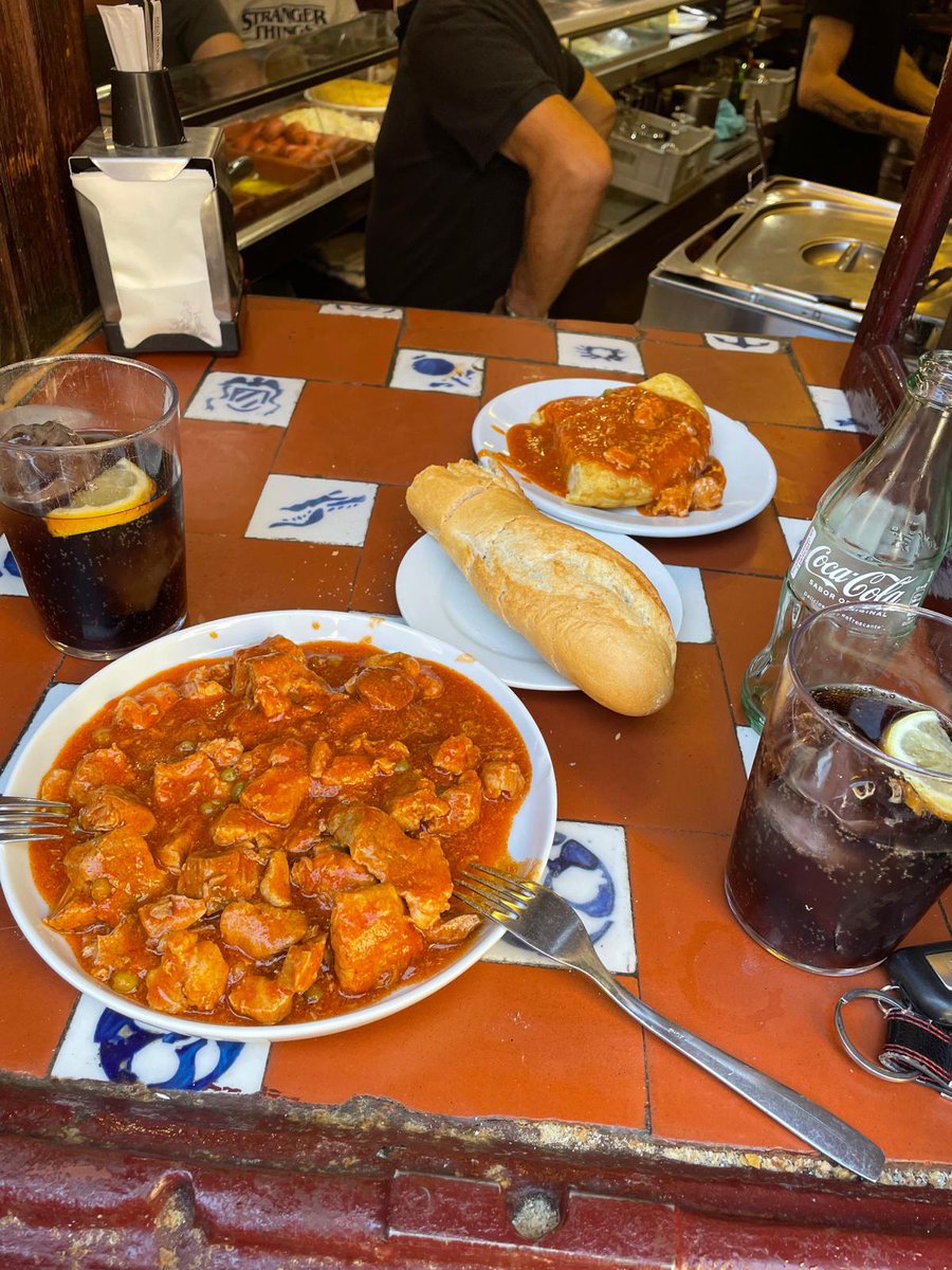 Silvialmenara10's tweet photo. Te pedí un aperitivo, no un banquete https://t.co/6bpQmNV3CI