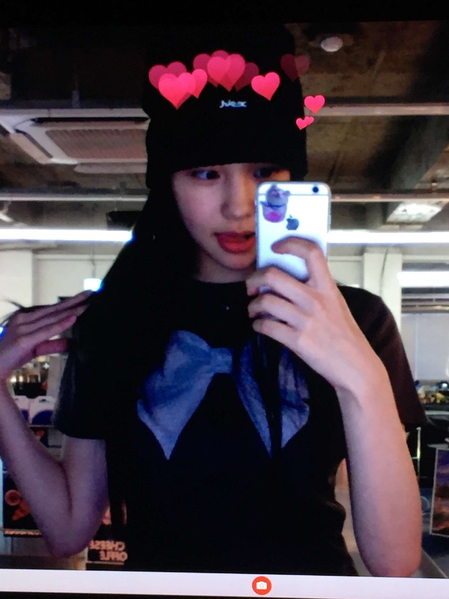 wklybbl's tweet photo. 230729 🐰 9:49 - 9:56pm kst https://t.co/GFMUpA1pzy