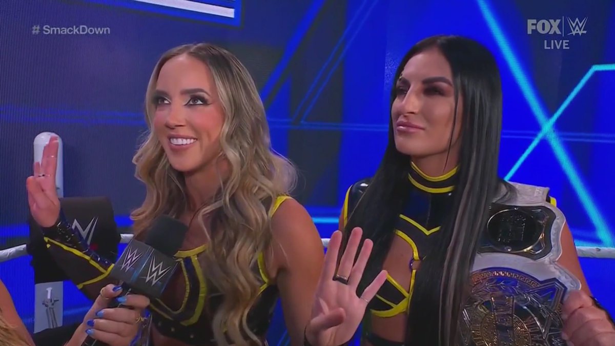 SonyaFansite's tweet photo. HQ #Smackdown Screencaptures: https://t.co/KwR71qcQqd
#SonyaDeville #DaddyDeville #PrideFighter #WWE
(@SonyaDevilleWWE) https://t.co/FcSaKusl4X