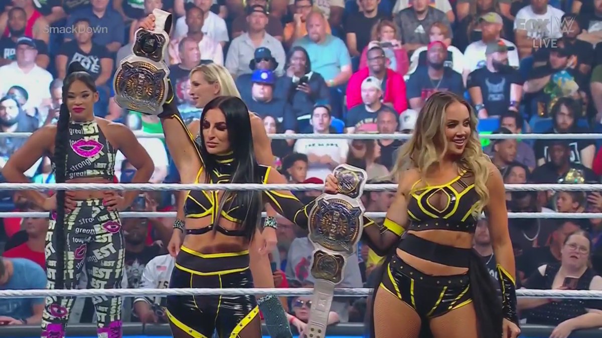 SonyaFansite's tweet photo. HQ #Smackdown Screencaptures: https://t.co/KwR71qcQqd
#SonyaDeville #DaddyDeville #PrideFighter #WWE
(@SonyaDevilleWWE) https://t.co/FcSaKusl4X